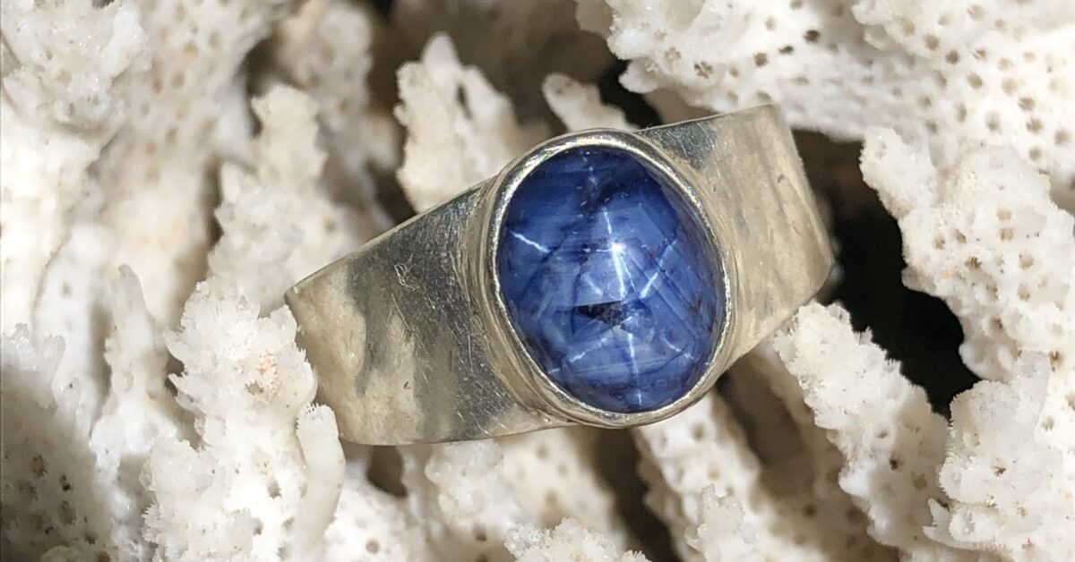 Modèle Géraldine Boutique Saphir Etoilé, bijoux et pépite d'or