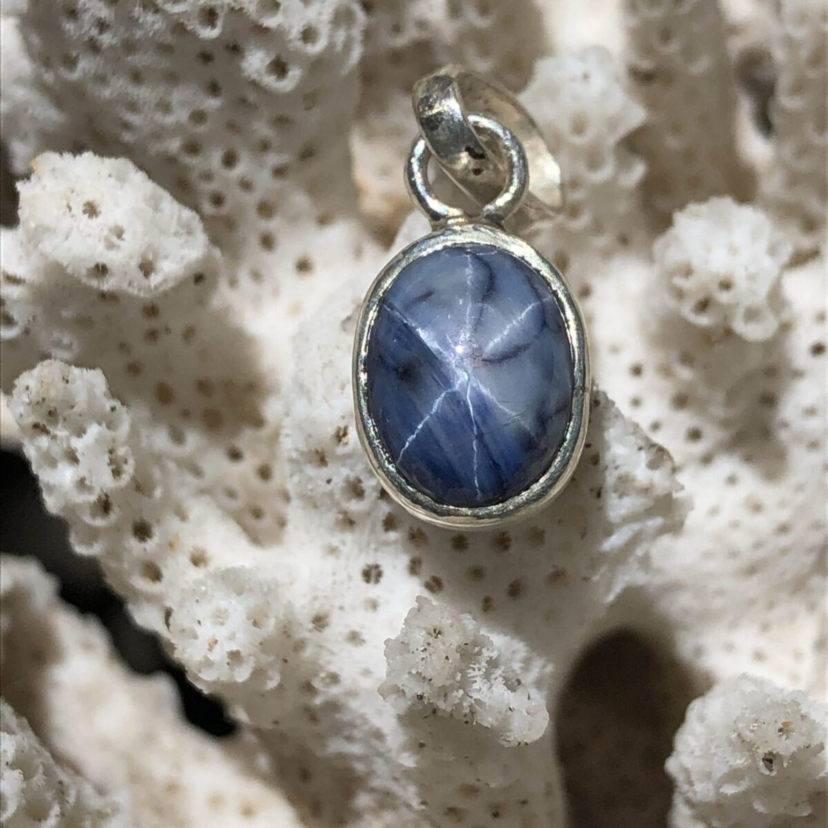 Pierre précieuse saphir étoile bleue de 1,49 carats à vendre, ovale