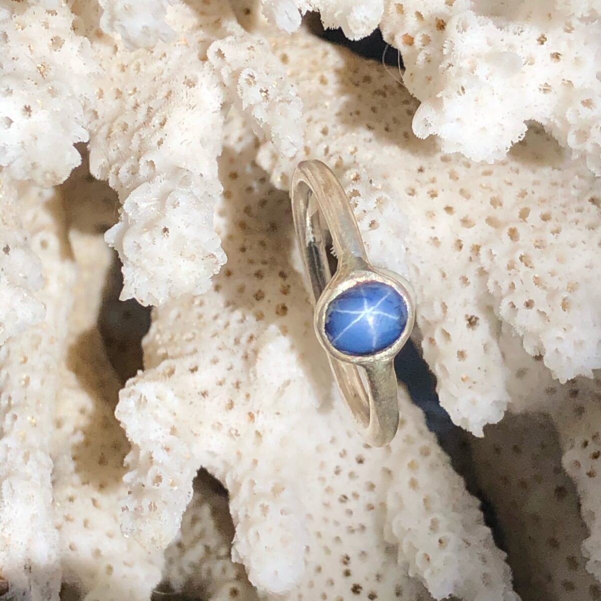 Thai Star Sapphire Bague en argent platiné